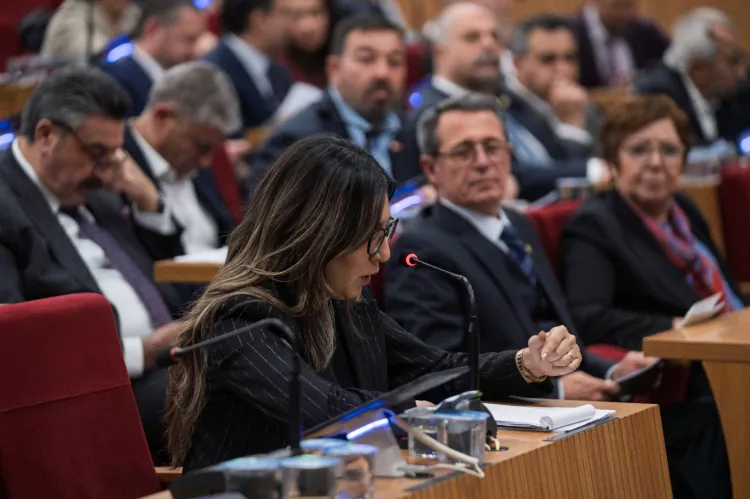 İzmir Büyükşehir Meclisi’nden Vakıflar’a tahliye isyanı