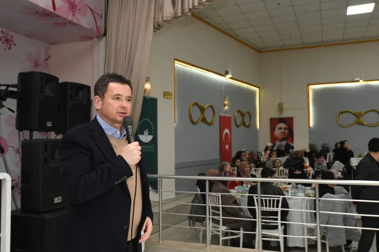  Bursa Emek’te gönüller aynı iftar sofrasında buluştu