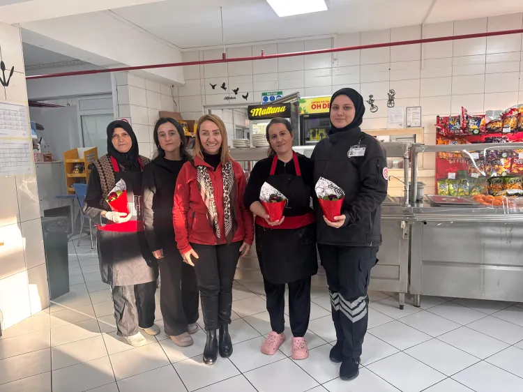 Bilecik Pazaryeri'nde kadınlara 8 Mart sürprizi