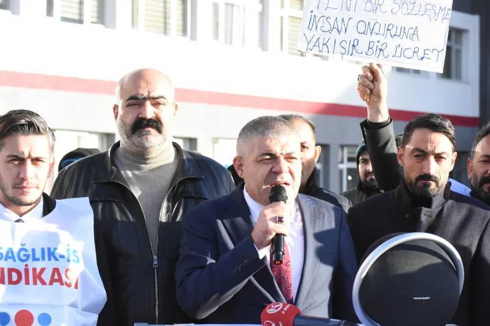 Hak İş Sendikası Başkanı Aksakal, Başhekimlik önünden basın toplantısı düzenledi: