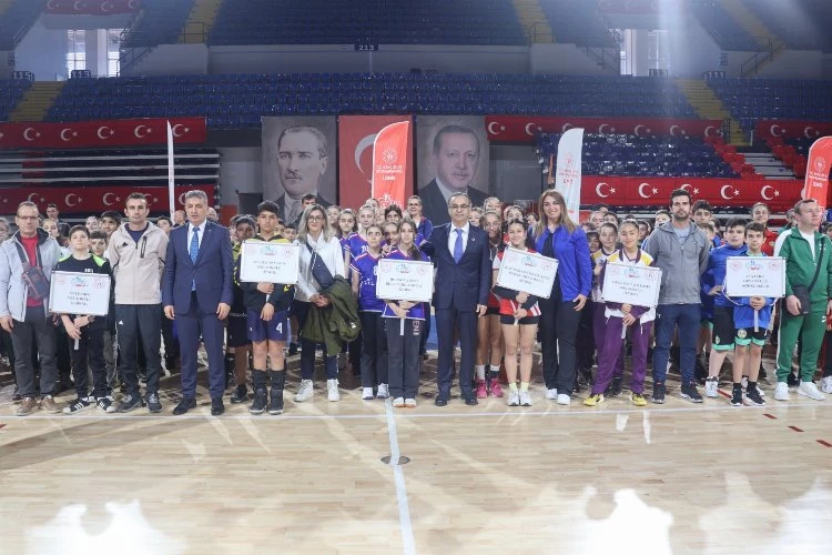 Okul Sporları müsabakaları İzmir’de başladı