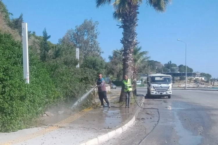 Urla sokaklarında bayram temizliği