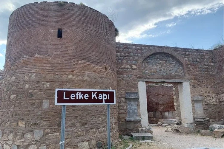 İznik Lefke Kapı tarihi dokusunu koruyor