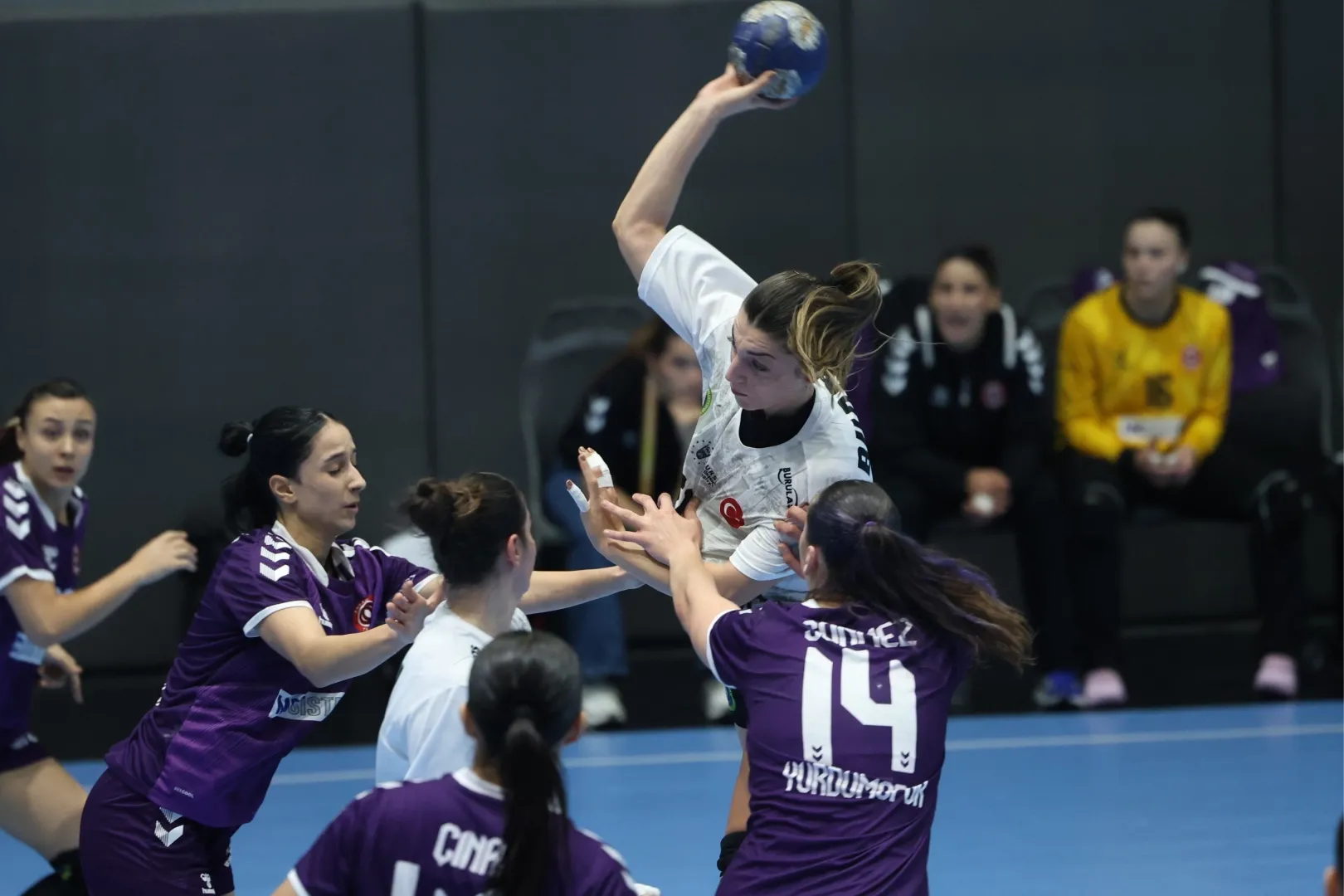 Bursa Büyükşehir Belediyespor zorlanmadan kazandı