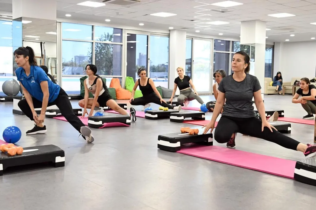 Mersin Büyükşehir’den kadınlara ücretsiz pilates desteği