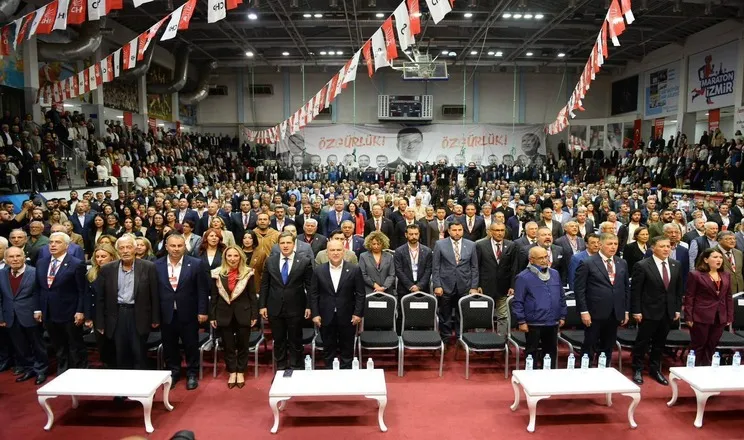 “Sessiz Devrim mi, Merkez Dayatması mı? CHP İzmir’de İrade Tartışması”