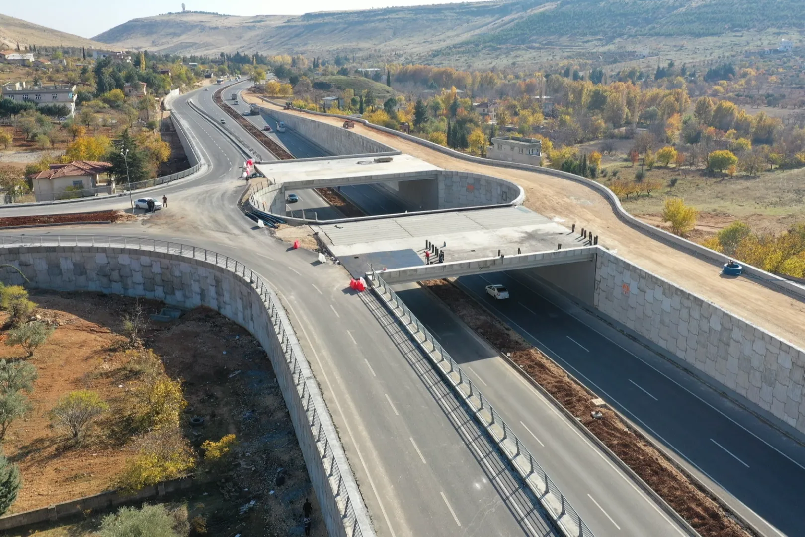 Gaziantep’te köprülü kavşak yatırımları devam ediyor