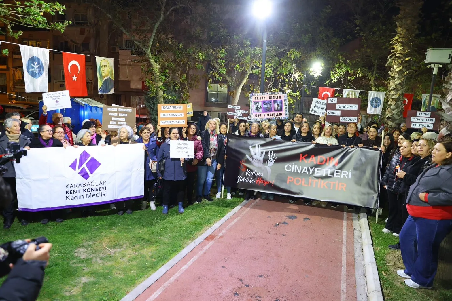 İzmir Karabağlar’da şiddete karşı tek ses tek yürek