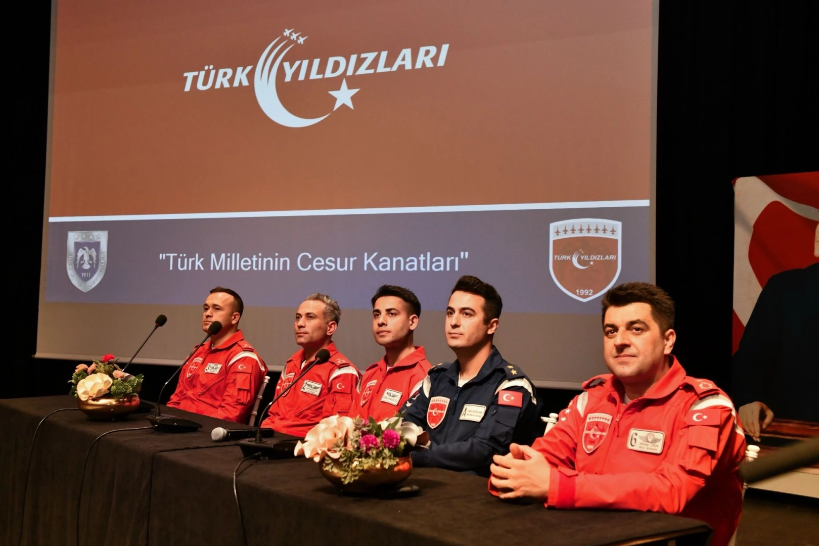 Türk Yıldızları pilotları Bursa Mustafakemalpaşa