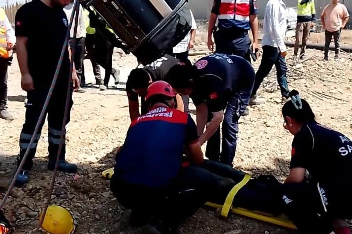 İzmir İtfaiyesi kuyuya düşen vatandaşı kurtardı