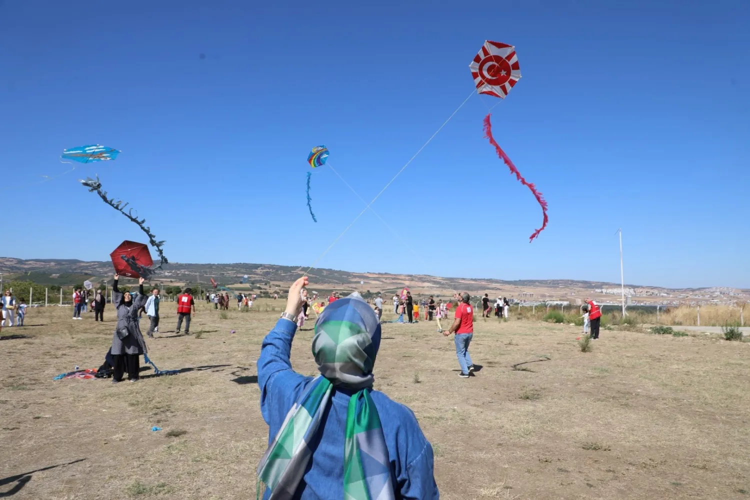 Bursa İnegöl semaları uçurtmalarla renklendi