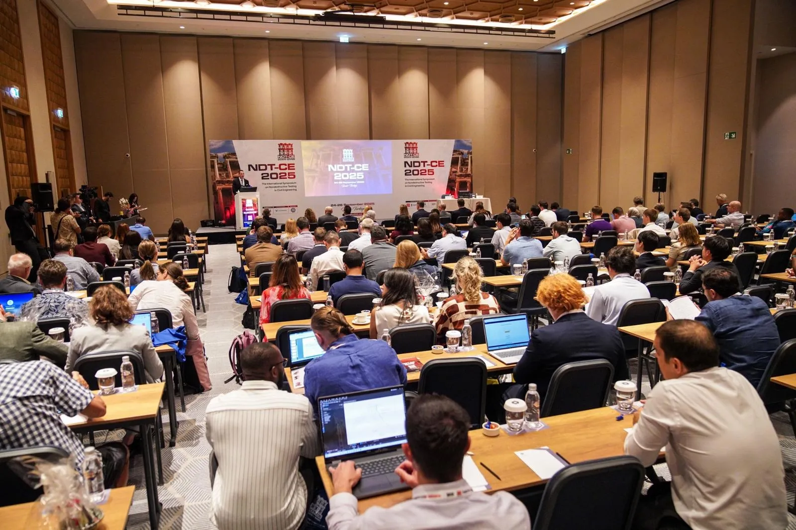 İzmir’de deprem gerçeği bilimle ele alınıyor