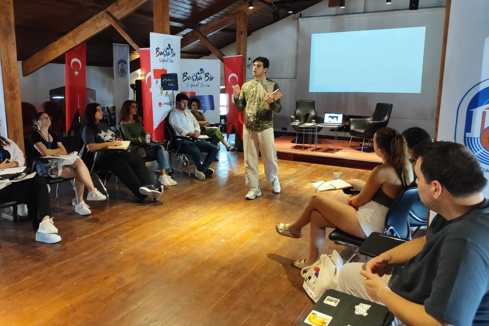 İsveç Milletvekili Castro, gençlerle Efes Selçuk’ta Buluştu