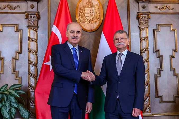 Kurtulmuş, Macaristan