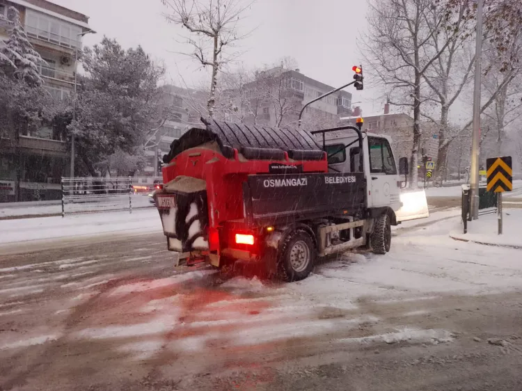 Bursa Osmangazi’de kar yağışına hızlı ve etkin müdahale