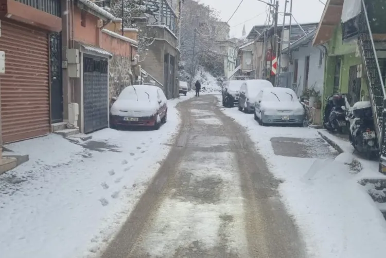Bursa Osmangazi’de kar yağışına hızlı ve etkin müdahale