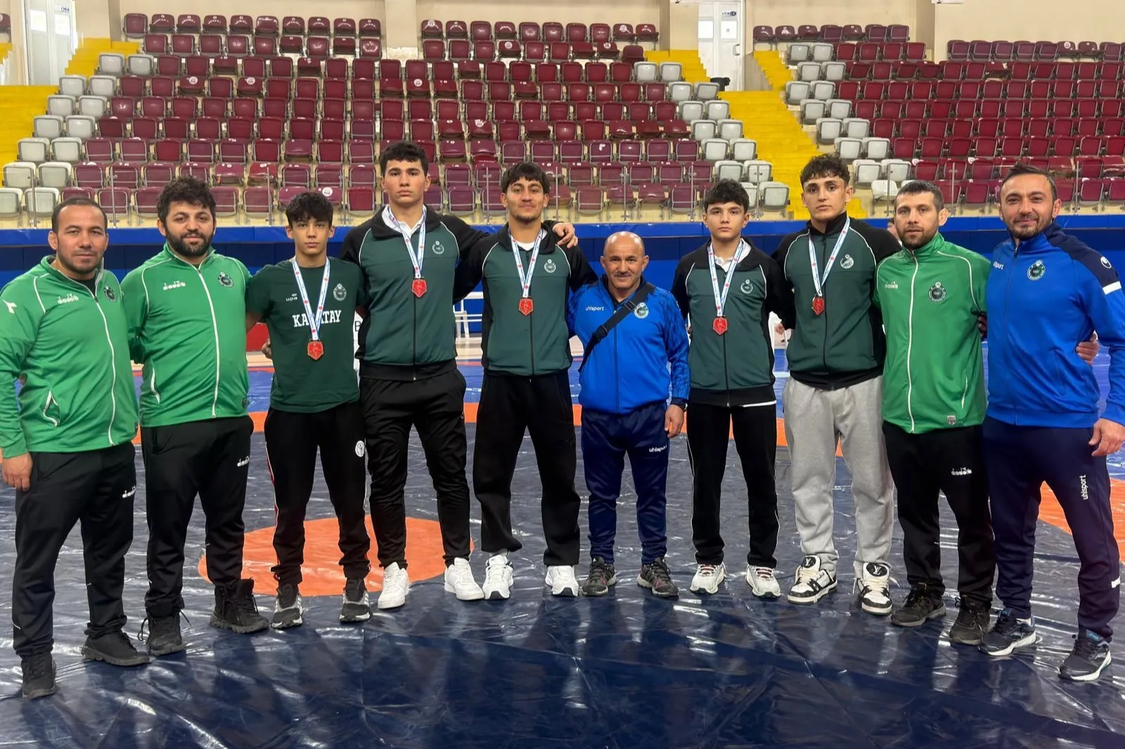 Konya Karatay'ın U17 güreşçileri şampiyonluk yolunda