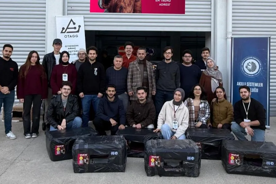 Bursa'da üniversiteli gençlerden sokak hayvanlarına sıcak yuva