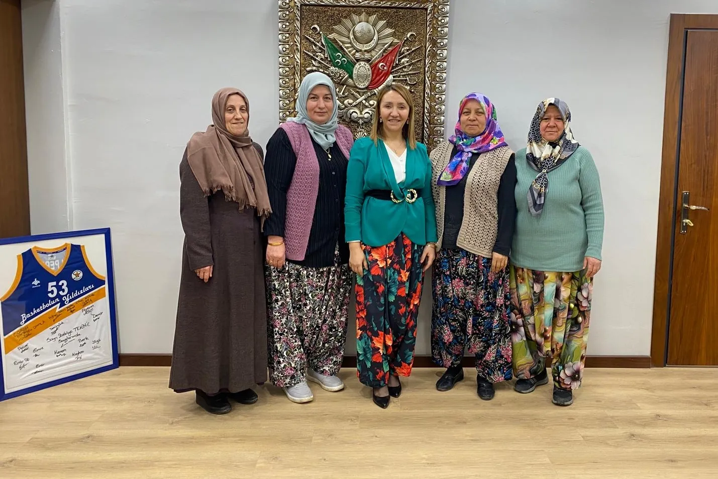 Bilecik Pazaryerili kadınlardan şalvarlı duruş!