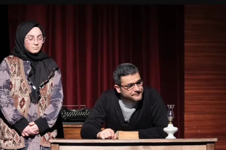 Bursa İnegöl’de “Puşide-i Siyah” tiyatro sösterisi sahnelendi