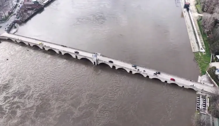 Edirne'de taşkın alarmı! Tunca Köprüsü trafiğe kapatıldı