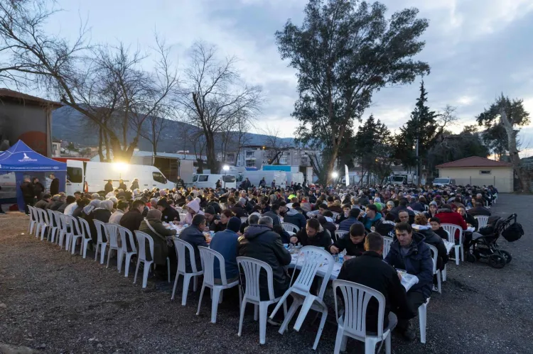İzmir Büyükşehir Tire'de sofra kurdu