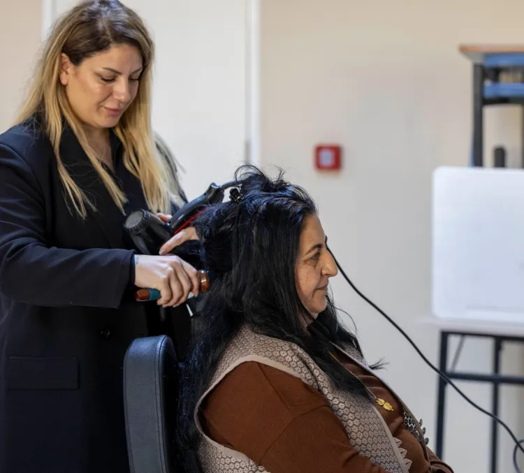 İzmir'de hem saçlar, hem kadınlar güçleniyor