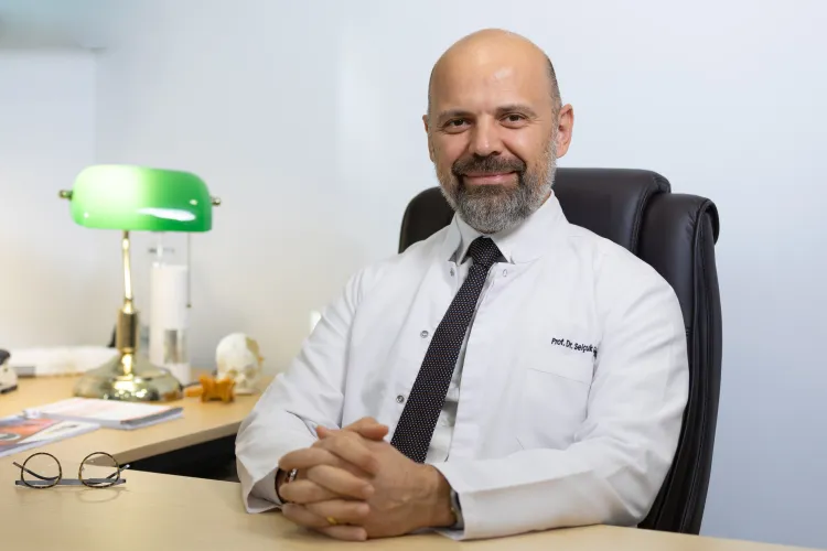 Ofis çalışanlarına uyarı! Hareketsiz yaşam omurga sağlığını tehdit ediyor