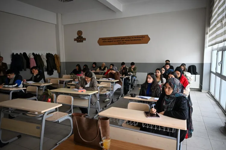 Malatya'da gençlerin üniversite hedefine Büyükşehir desteği