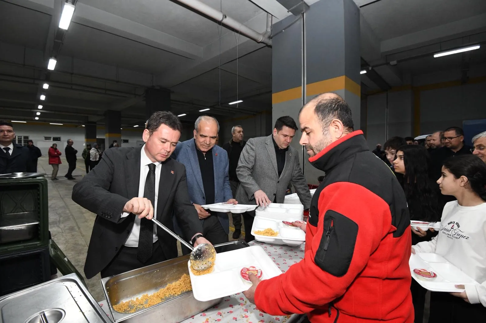 Bursa Osmangazi'de Başkan Aydın Yunuseli’nde vatandaşlarla iftarda buluştu