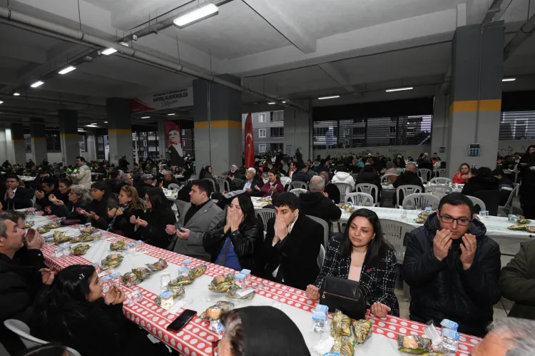 Bursa Osmangazi'de Başkan Aydın Yunuseli’nde vatandaşlarla iftarda buluştu