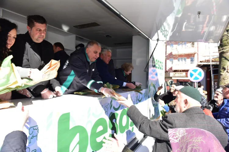 BESAŞ pideleri Yenişehirlilere dağıtıldı