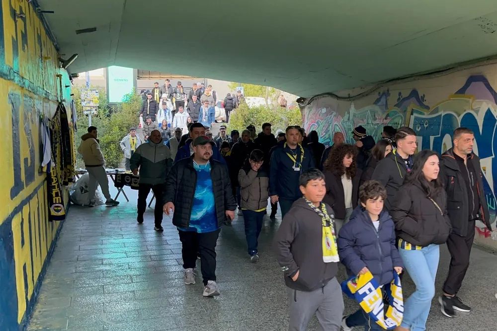 Başkan Akın’dan Sındırgılı depremzede gençlere spor desteği