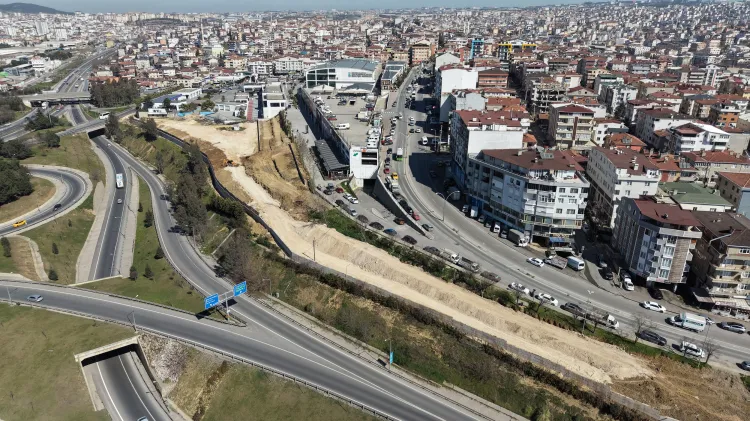 Çayırova'da Kent Park ve Fatih Sultan Mehmet Parkı'ndaki revizyon çalışmalarına yakın mercek