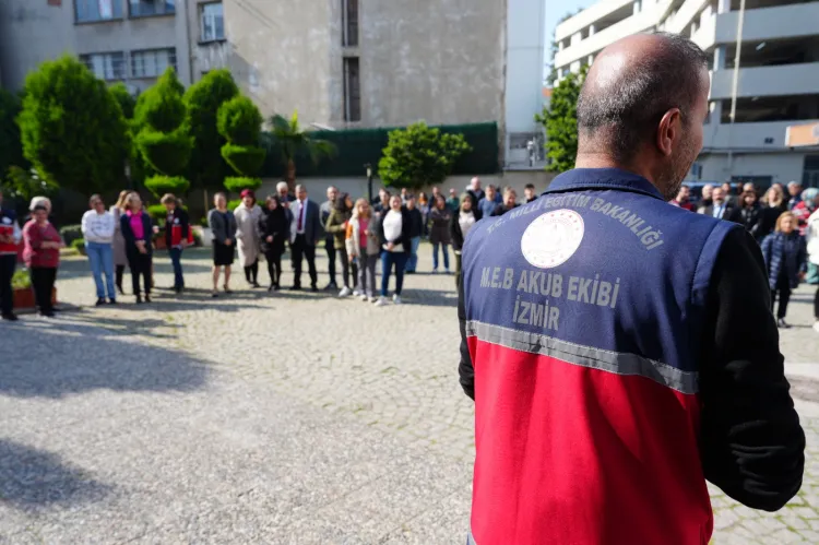 İzmir İl Milli Eğitim'de tahliye tatbikatı gerçekleştirildi