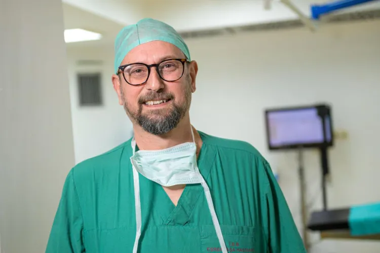 İzmir'de doğdukları hastanede şifa dağıtıyorlar