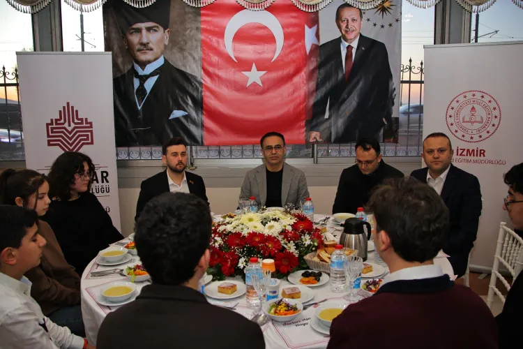 İzmir'de TÜBİTAK ve TEKNOFEST'in başarılı öğrenci ve öğretmenleri ağırlandı