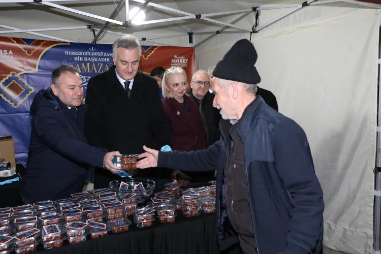 Bursa'da Gemlikliler Büyükşehir'in dayanışma sofrasında