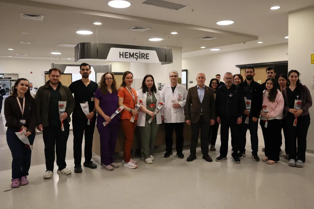 Başkan Bozbey'den sağlık çalışanlarına ziyaret