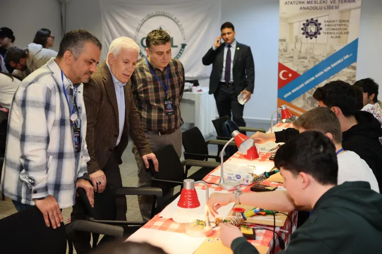 Bursa'da gençler bilimle buluştu