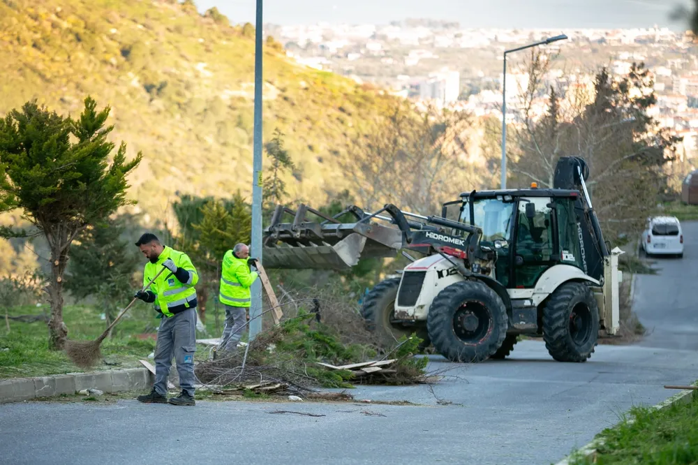 İzmir Narlıdere'de kapsamlı bahar temizliği