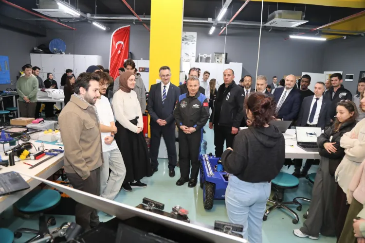 Alper Gezeravcı'dan BTÜ’lü öğrencilere tam not