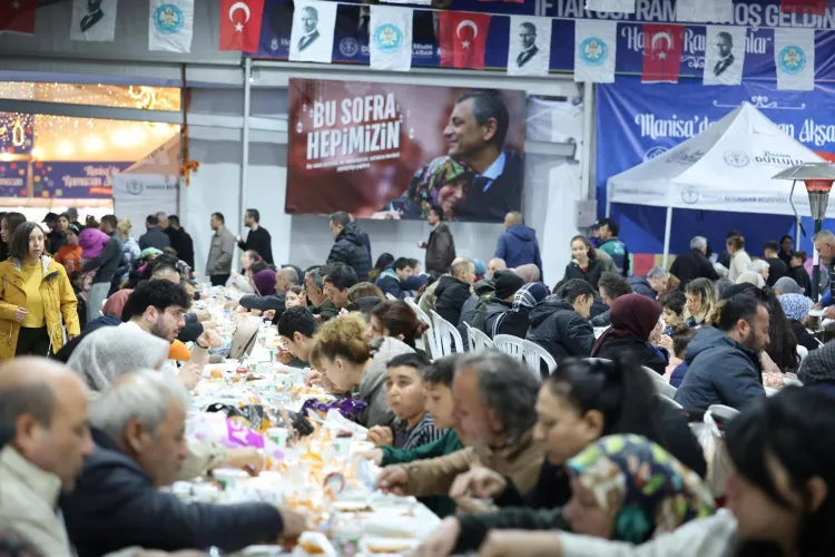 Özgür Özel orucunu Manisalılarla açtı... Bayramda da Manisa'da olacak