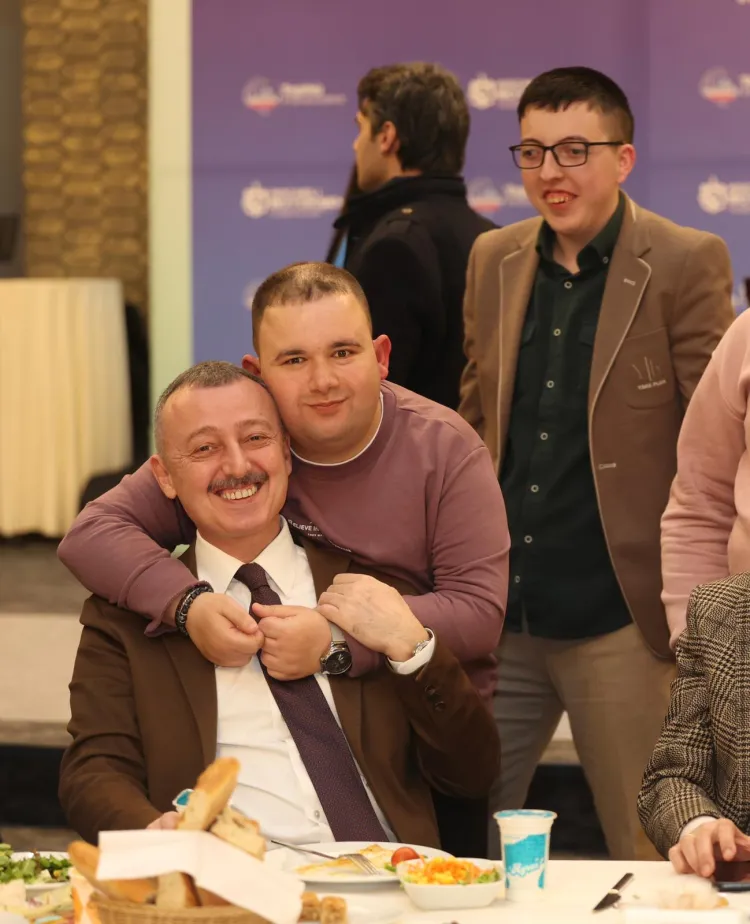 Kocaeli'de Başkan Büyükakın’dan Arif’e doğum günü sürprizi