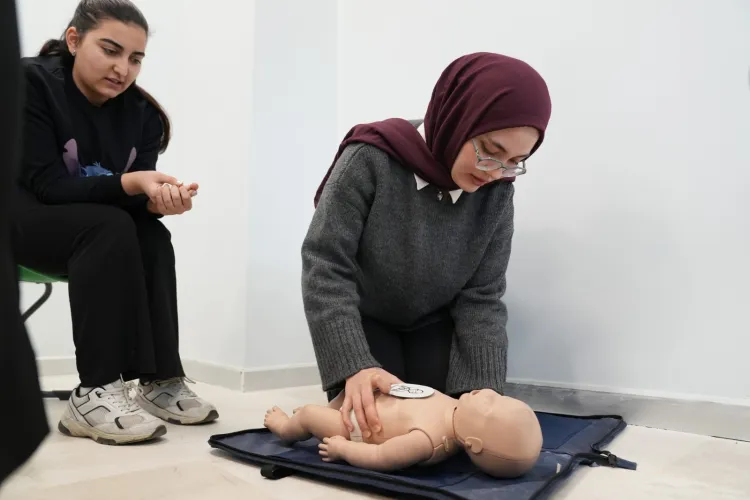 İBB Gençlik Ofisleri'nde yılın ilk eğitimleri sürüyor