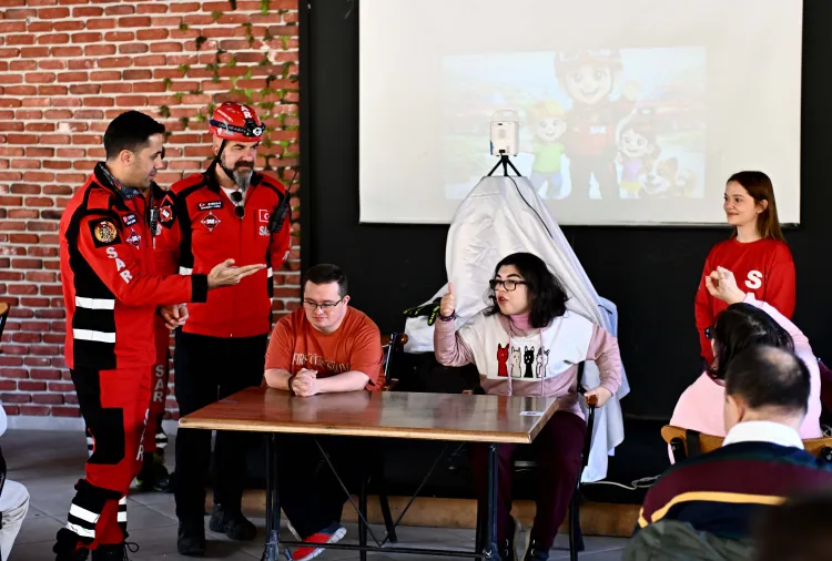 Antalya'da özel gereksinimli bireylere afet farkındalık eğitimi