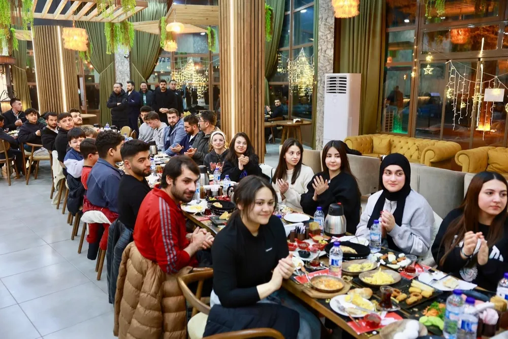 Başkan Rasim Arı Nevşehirli sporcularla sahurda buluştu