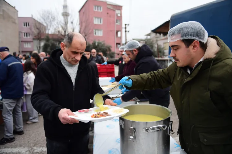 Bursa Osmangazi'de Ramazan sofrası Sırameşeler’de kuruldu