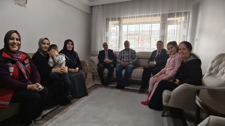 Bursa Gemlik’te Kaymakam Canbaba’dan şehit aileleri ve gazilere Ramazan ziyareti