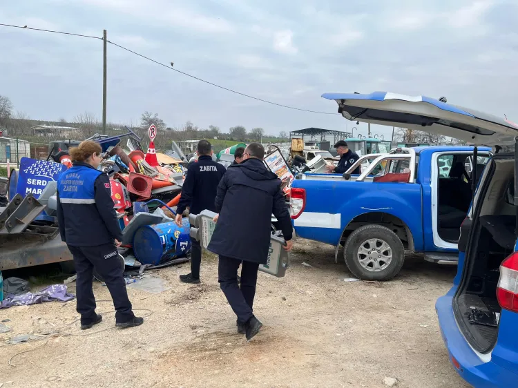 Bursa Nilüfer’de yaya yolları işgallerden arındırıldı